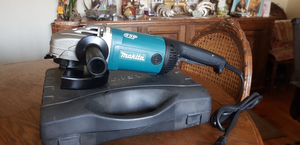 MAKITA MGA700 3 MAKITA MGA700